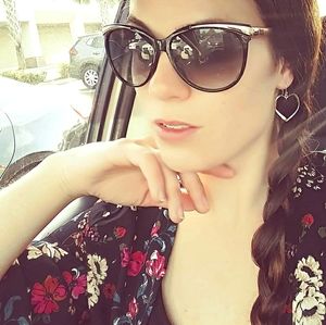 Meet your Posher, Angela